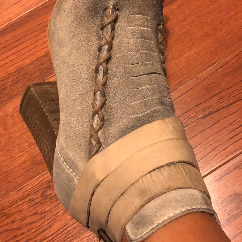 Heels - Picture 4 of 5